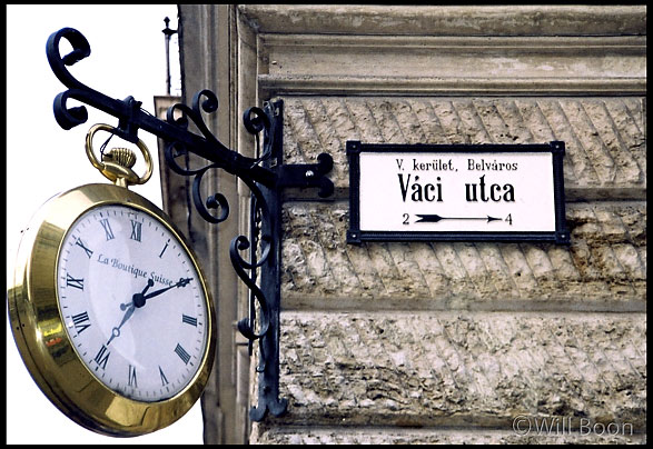 Giant Granfather's Watch, Budapest